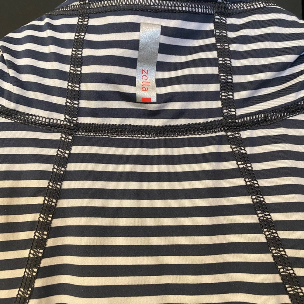 Athletic top - Picture 2 of 5